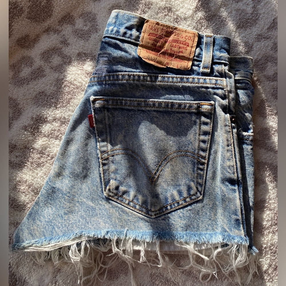 Vintage 90s Levi’s High Waist Cutoff Jean Shorts Size 32 - Picture 2 of 14